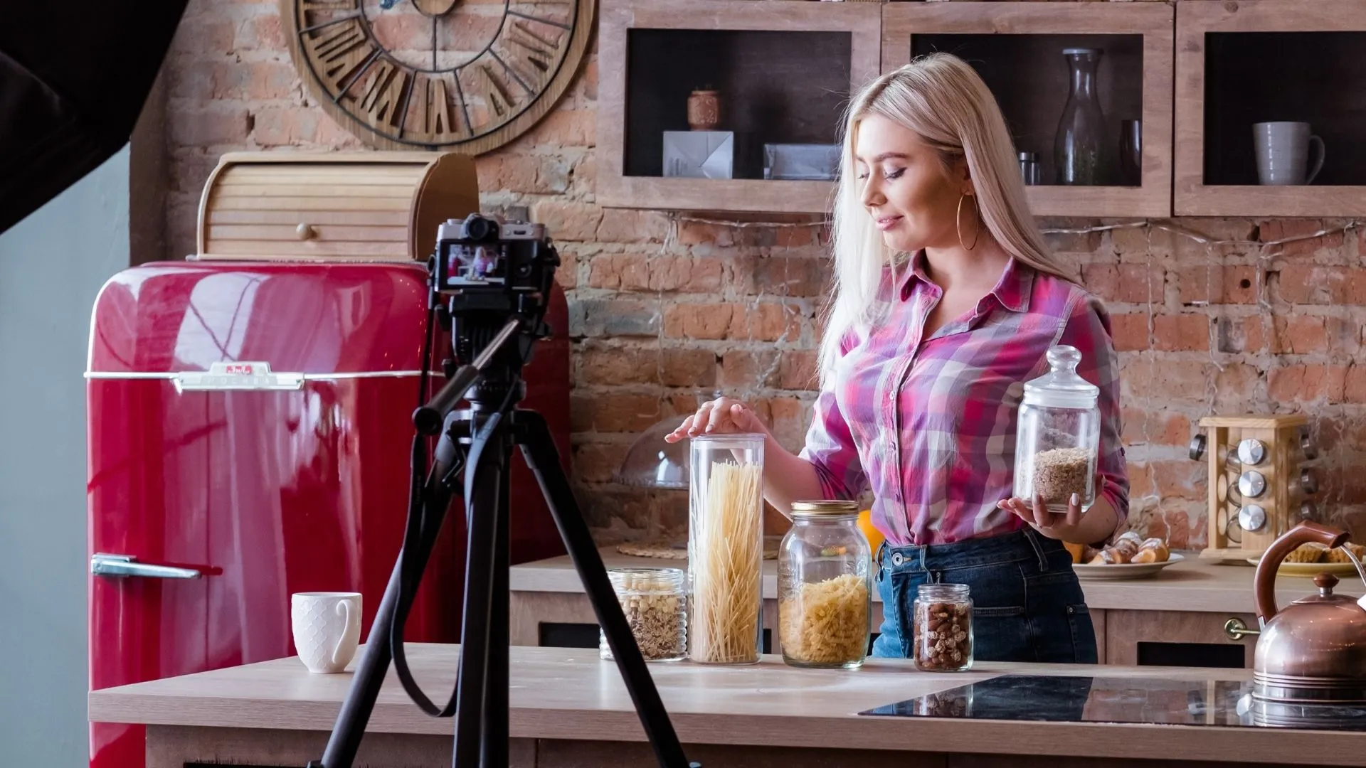 Vlogi, backstage i personal branding